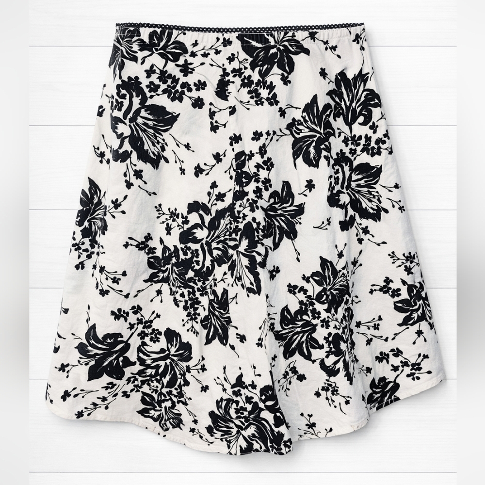 ⭐️ Dynamite White A-Line Cotton Skirt with black floral pattern - size 8